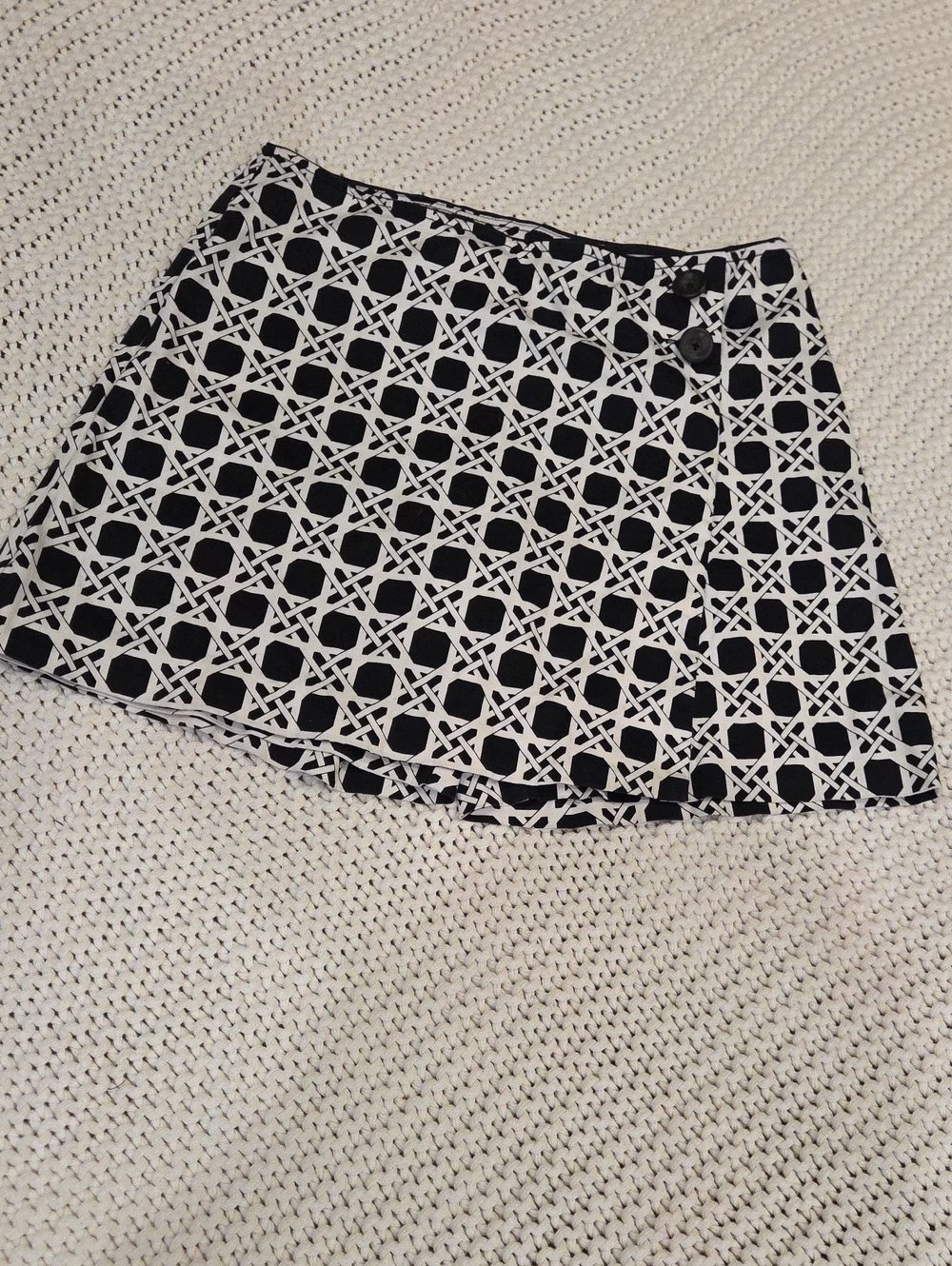 White House Black Market Wrap Style Skort, Side Zipper Size 4